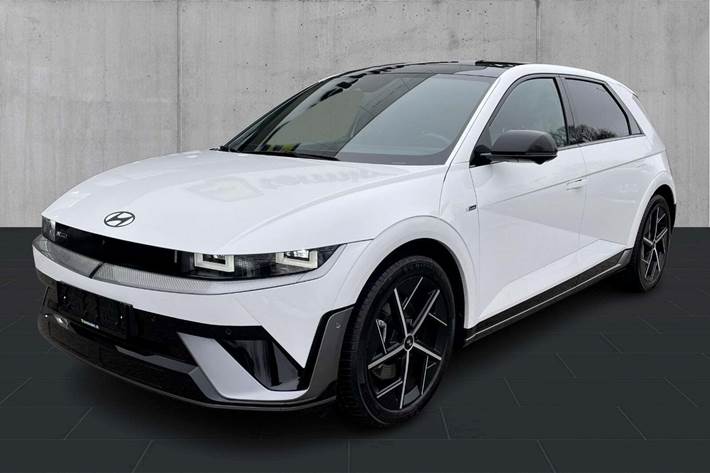 Hvid Hyundai Ioniq 5 fra 2025 set udefra