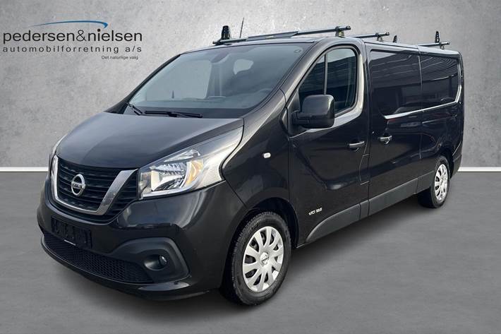 Sort Nissan NV 300 fra 2019 set udefra