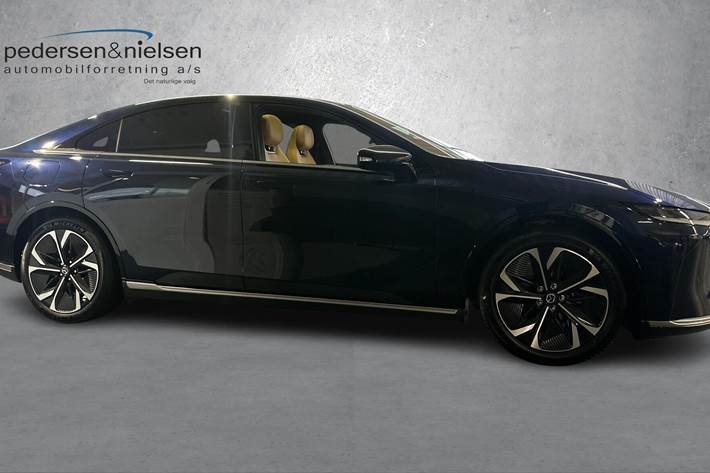 Blå Mazda 6e fra 2025