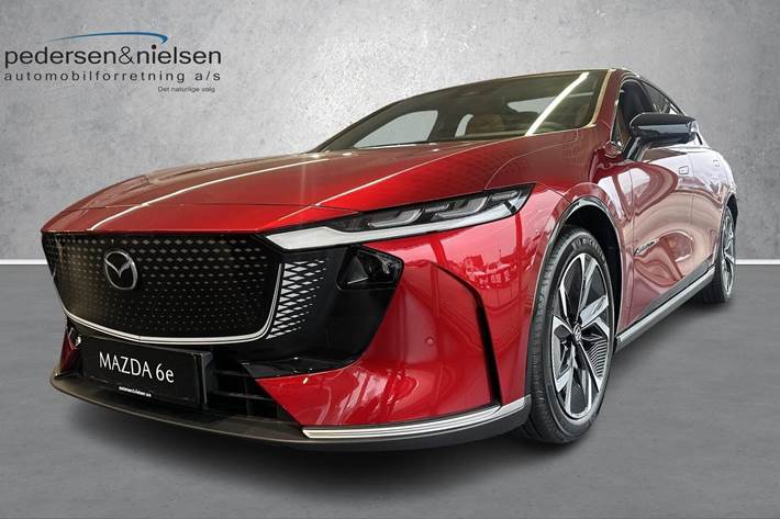 Rød Mazda 6e fra 2025 set udefra