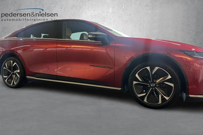 Rød Mazda 6e fra 2025