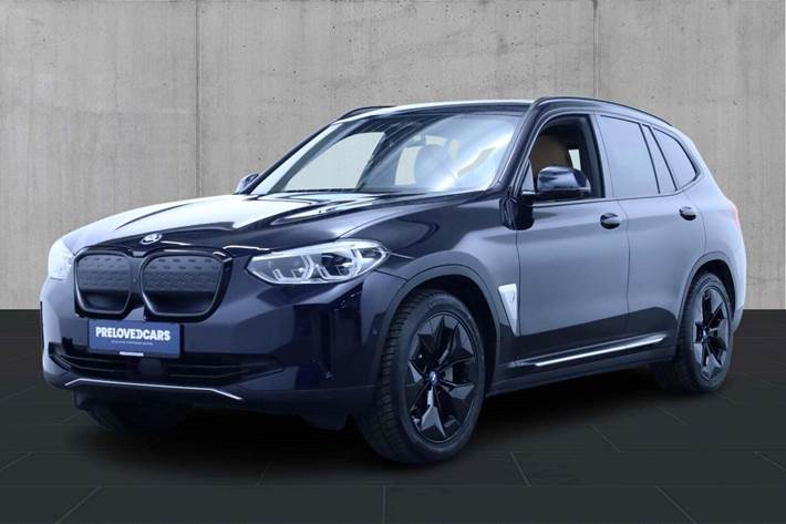 Sort BMW iX3 fra 2021 set udefra