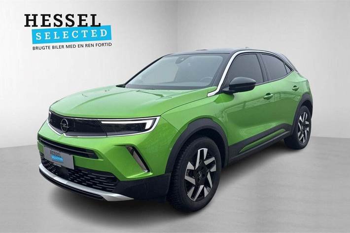 Grøn Opel Mokka-e fra 2023 set udefra