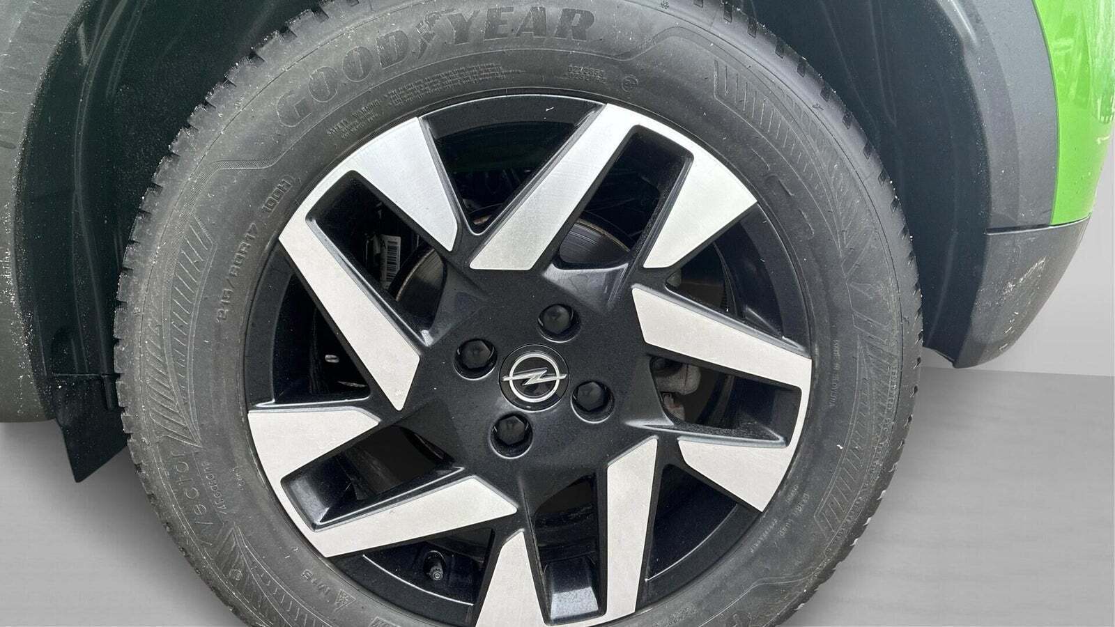 Grøn Opel Mokka-e fra 2023