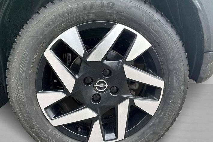 Grøn Opel Mokka-e fra 2023