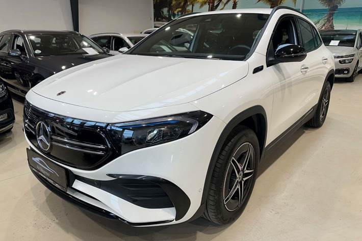 Hvid Mercedes EQA250 fra 2021 set udefra