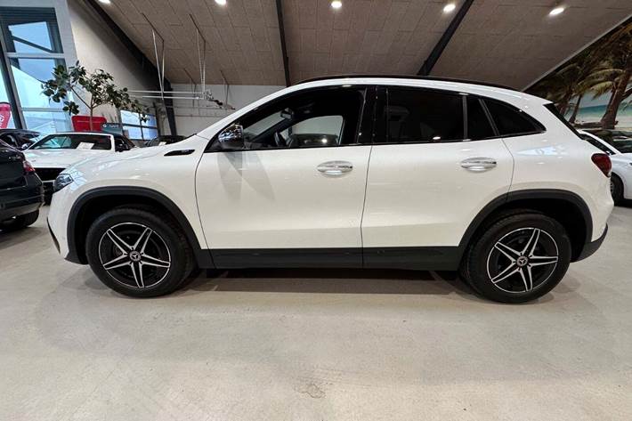 Hvid Mercedes EQA250 fra 2021