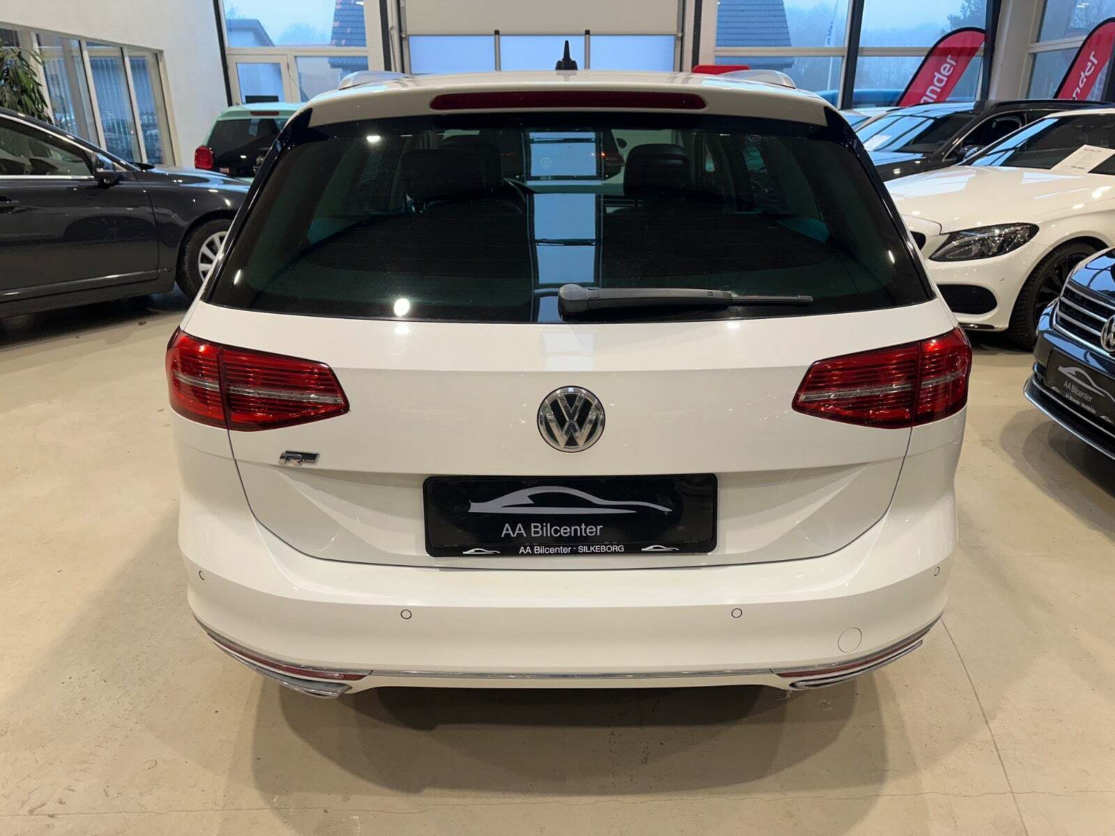 Hvid VW Passat fra 2015