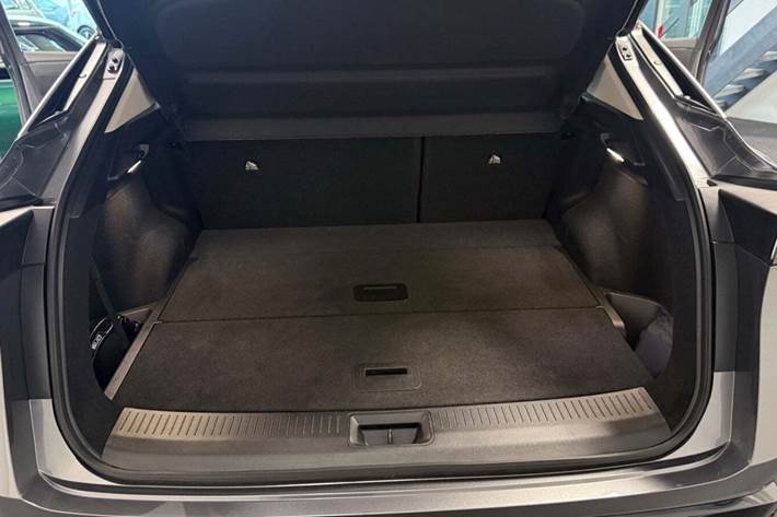 Grå Nissan Ariya fra 2024