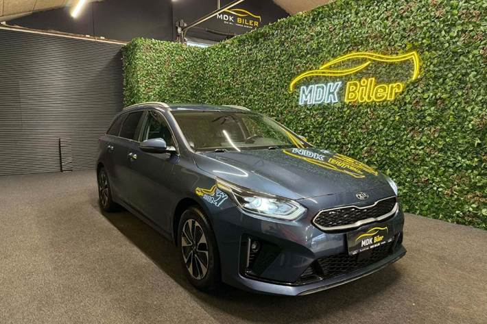 undefined Kia Ceed fra 2021 set udefra