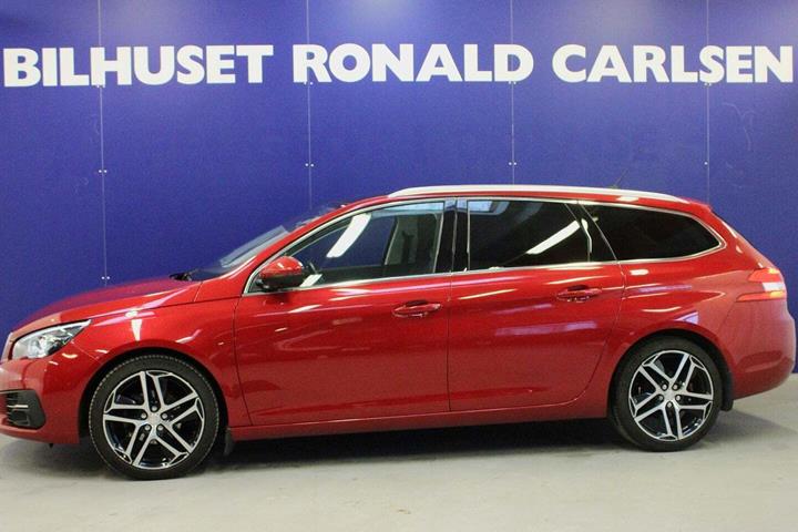 Rød Peugeot 308 fra 2020