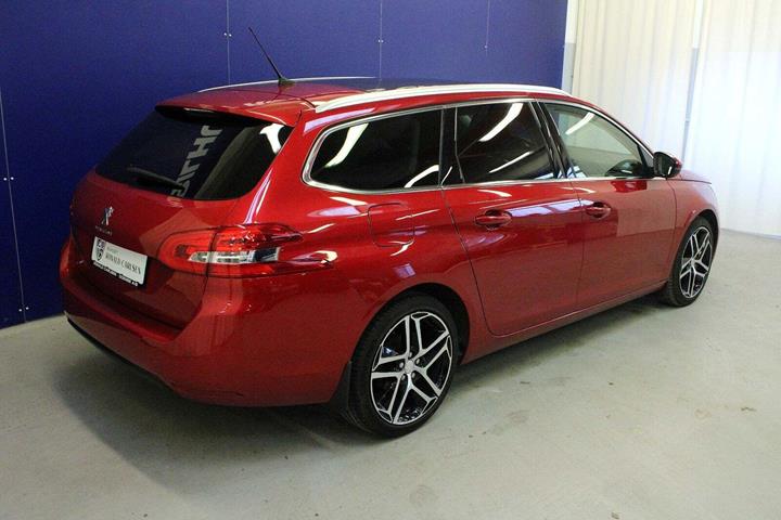 Rød Peugeot 308 fra 2020