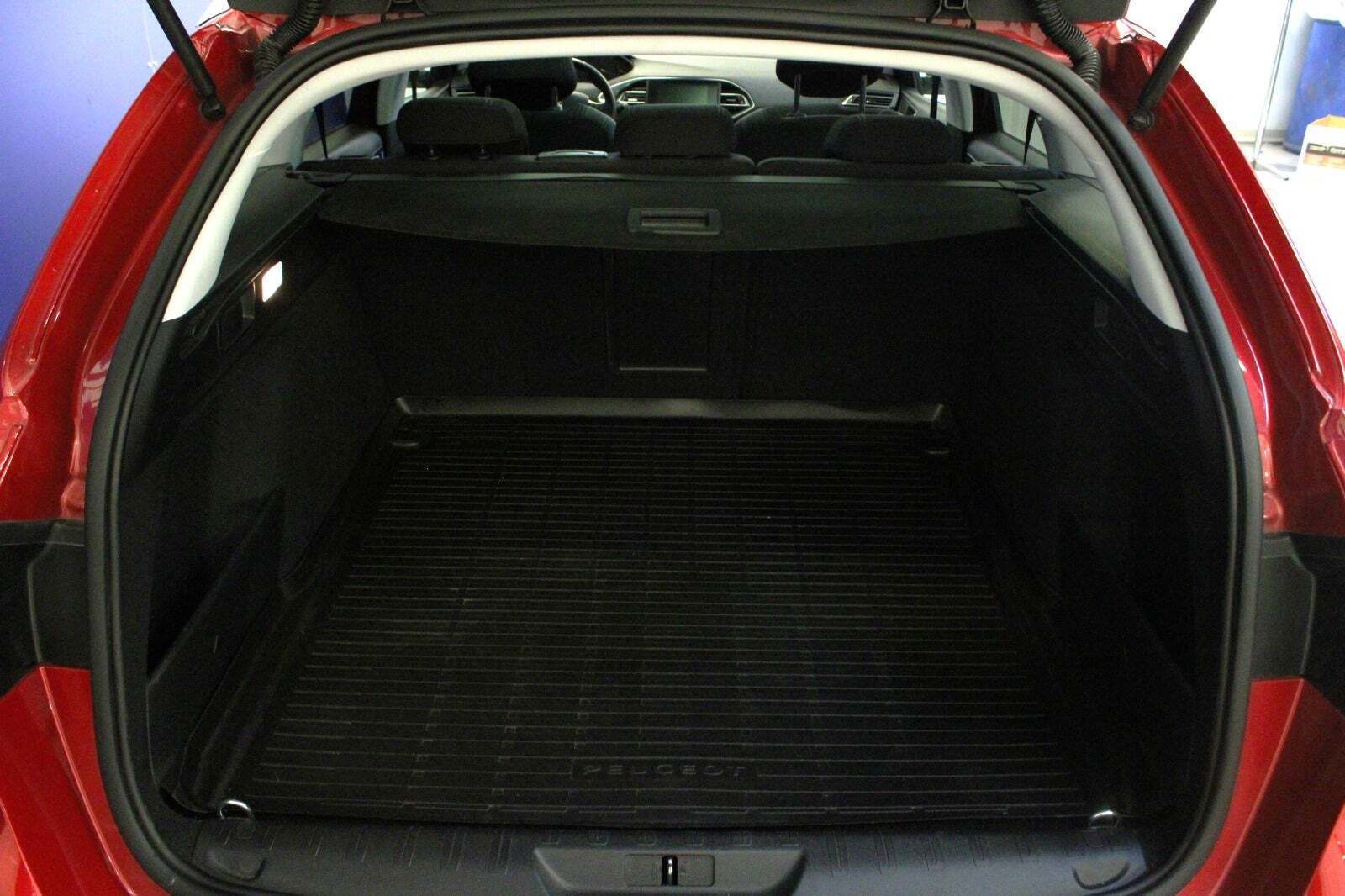 Rød Peugeot 308 fra 2020