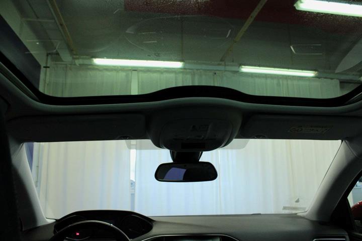 Rød Peugeot 308 fra 2020