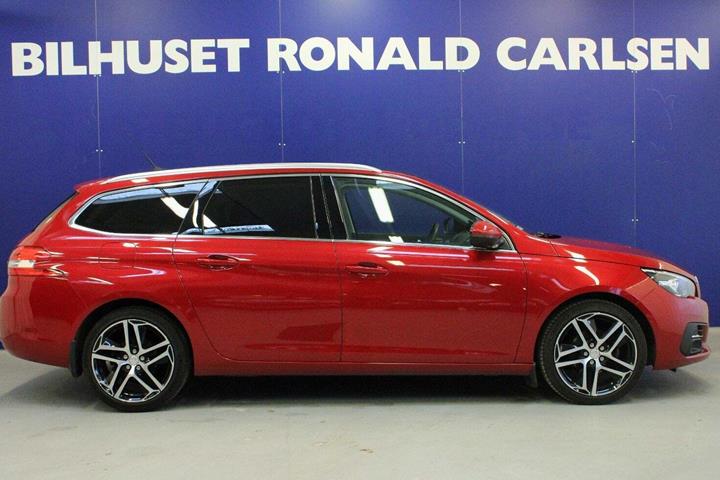 Rød Peugeot 308 fra 2020