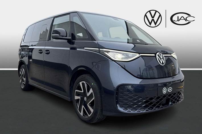 Blå VW ID.Buzz fra 2025 set udefra