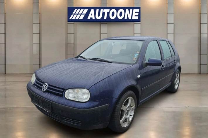 Blå VW Golf IV fra 2003