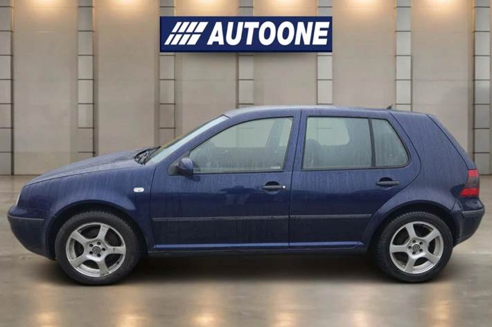 Blå VW Golf IV fra 2003