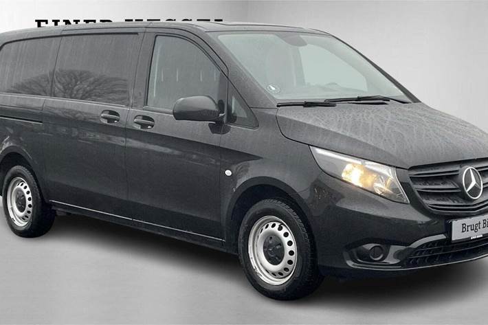 Sort Mercedes Vito 114 fra 2022