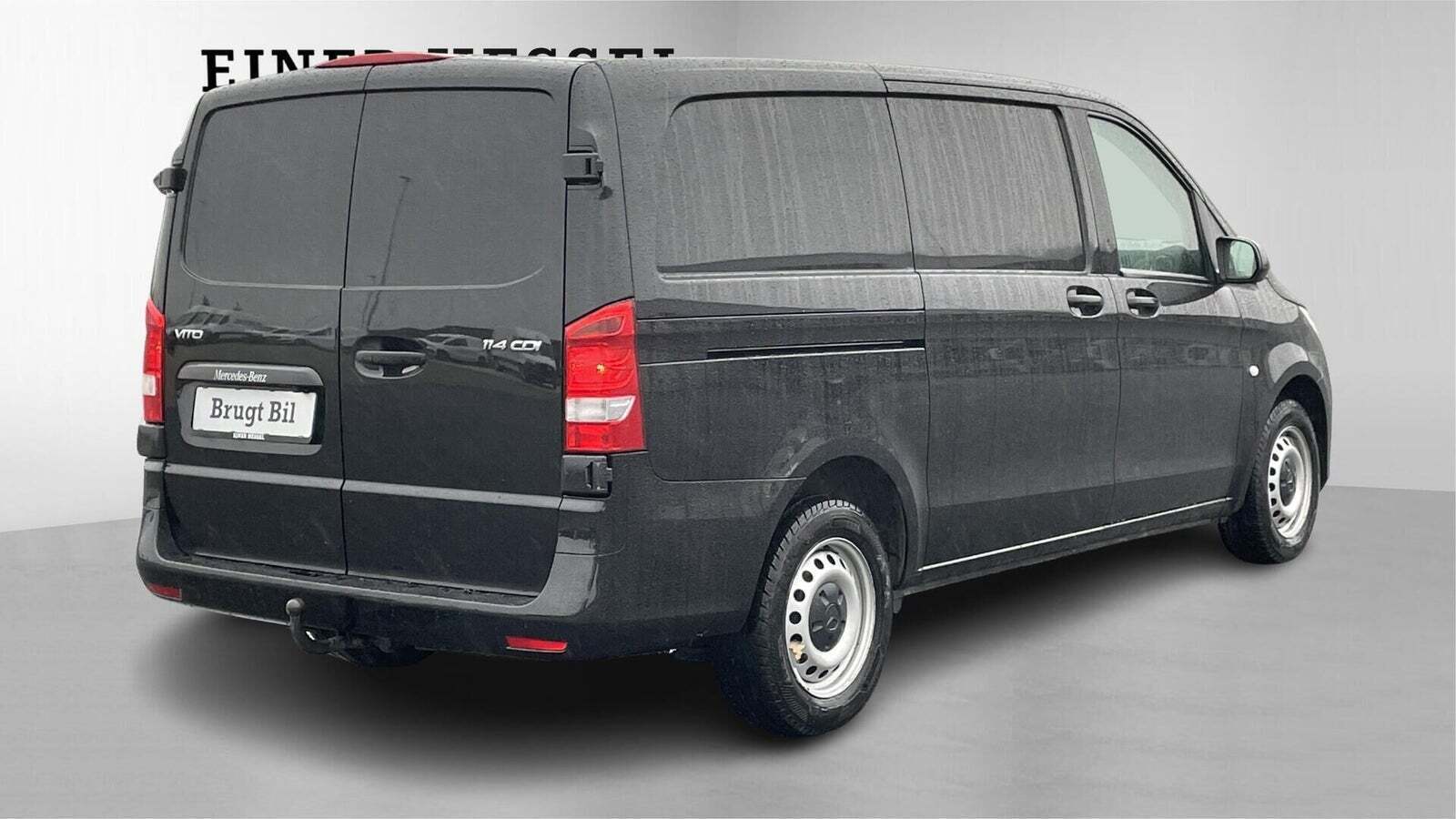 Sort Mercedes Vito 114 fra 2022