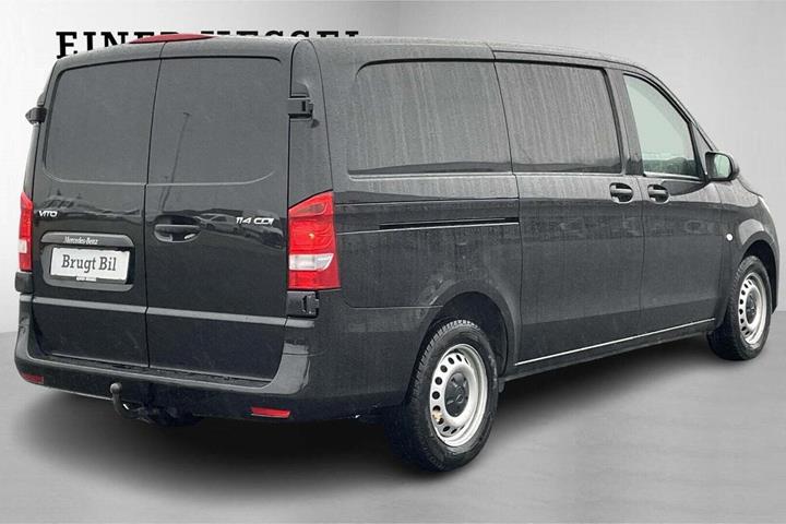 Sort Mercedes Vito 114 fra 2022