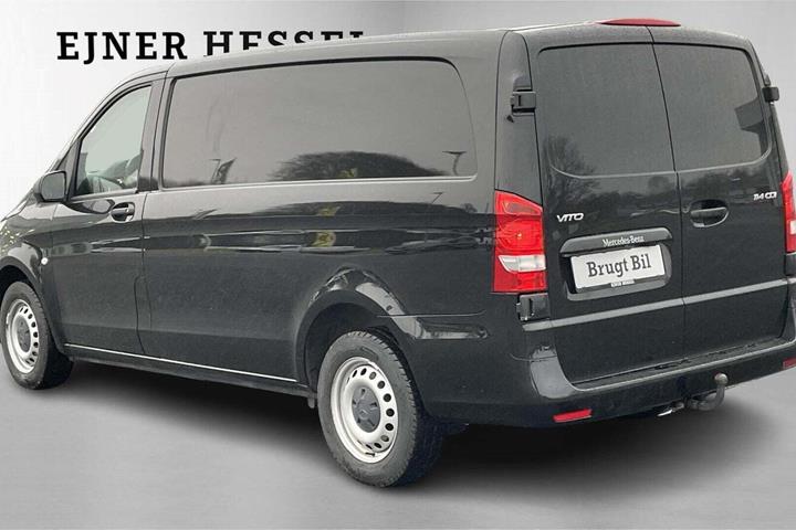 Sort Mercedes Vito 114 fra 2022