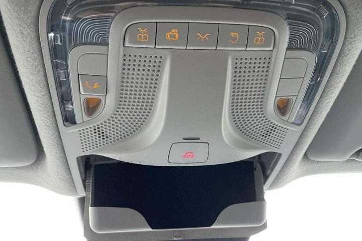 Sort Mercedes Vito 114 fra 2022