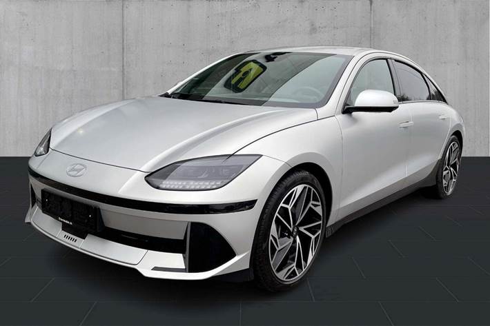 Gul Hyundai Ioniq 6 fra 2023 set udefra