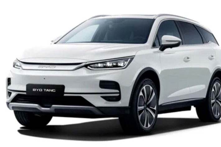 Hvid BYD Tang fra 2024 set udefra
