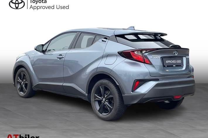 Grå Toyota C-HR fra 2022