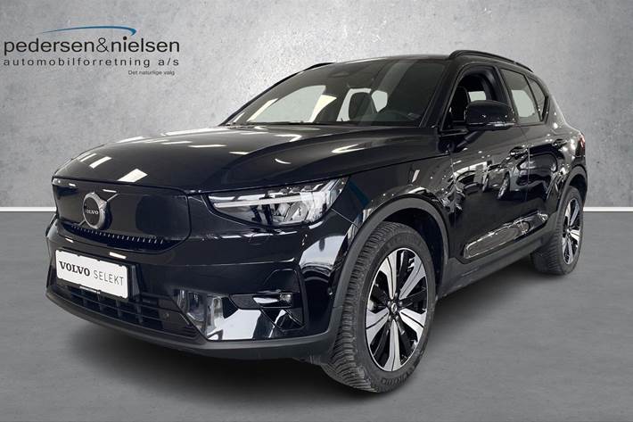 Sort Volvo XC40 fra 2022 set udefra