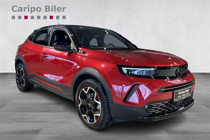 Rød Opel Mokka-e fra 2023 set udefra