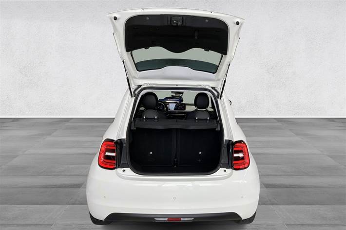 Hvid Fiat 500e fra 2023