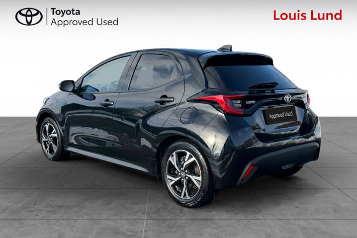 Sort Toyota Yaris fra 2025