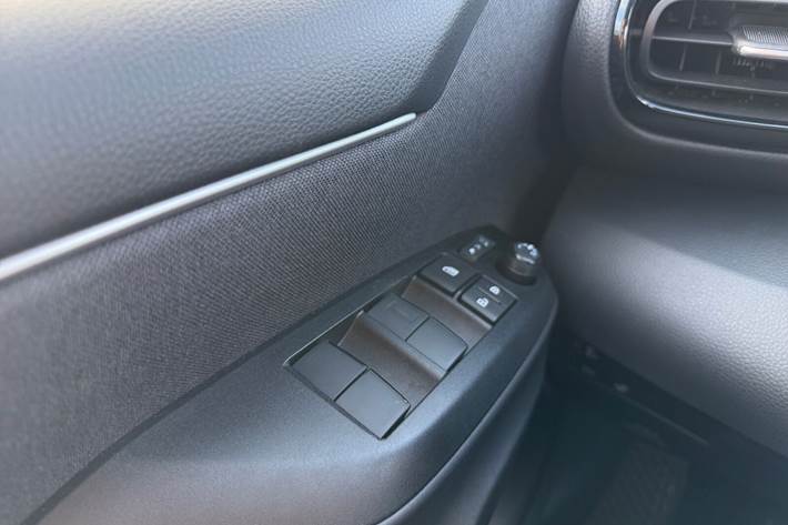 Sort Toyota Yaris fra 2025