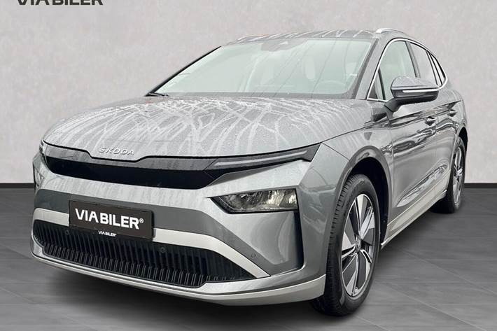 Grå Skoda Enyaq fra 2025 set udefra