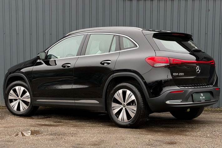 Sort Mercedes EQA250 fra 2023