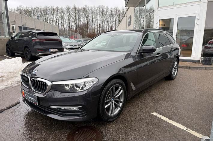 Grå BMW 520i fra 2018