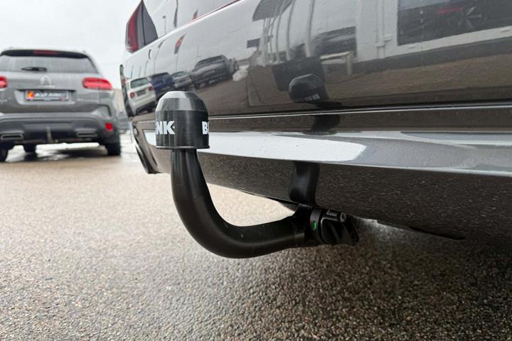 Grå BMW 520i fra 2018 set udefra