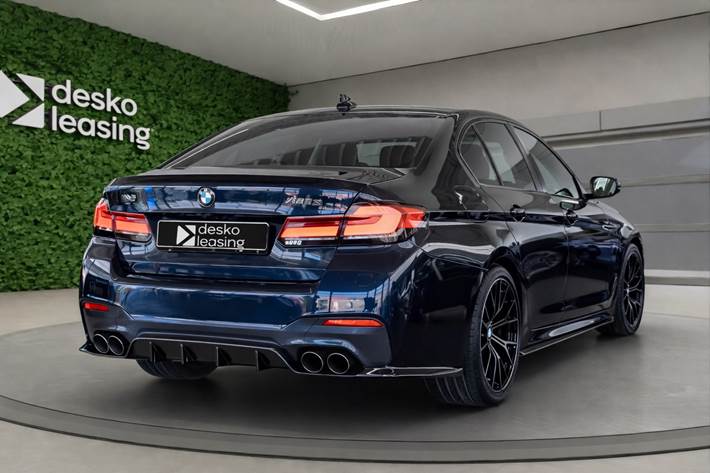 Sort BMW 545e fra 2022