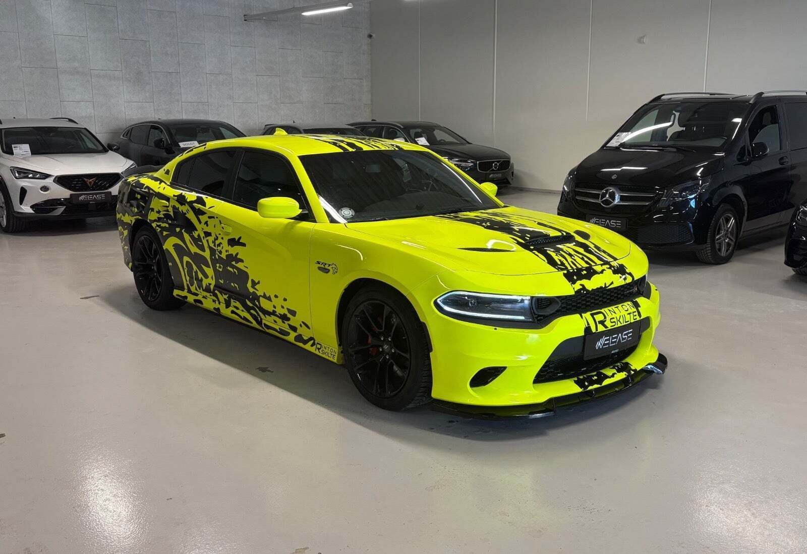 Hvid Dodge Charger fra 2019 set udefra