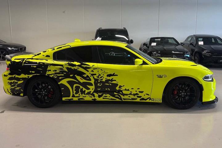 Hvid Dodge Charger fra 2019 set udefra