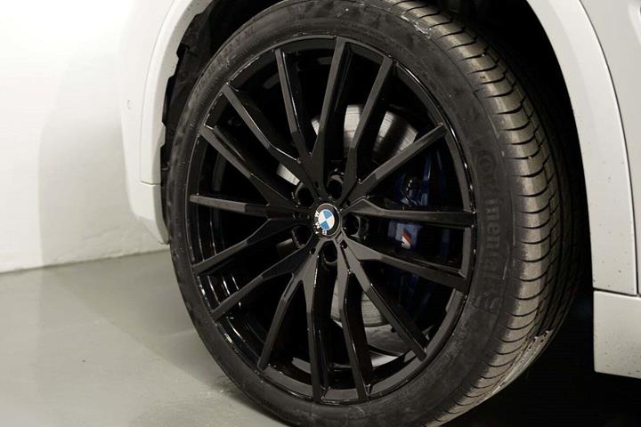 Hvid BMW X5 fra 2021