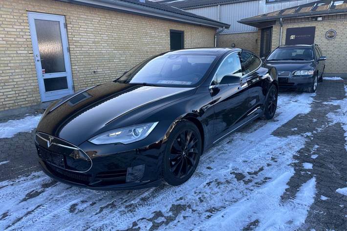 undefined Tesla Model S fra 2016 set udefra