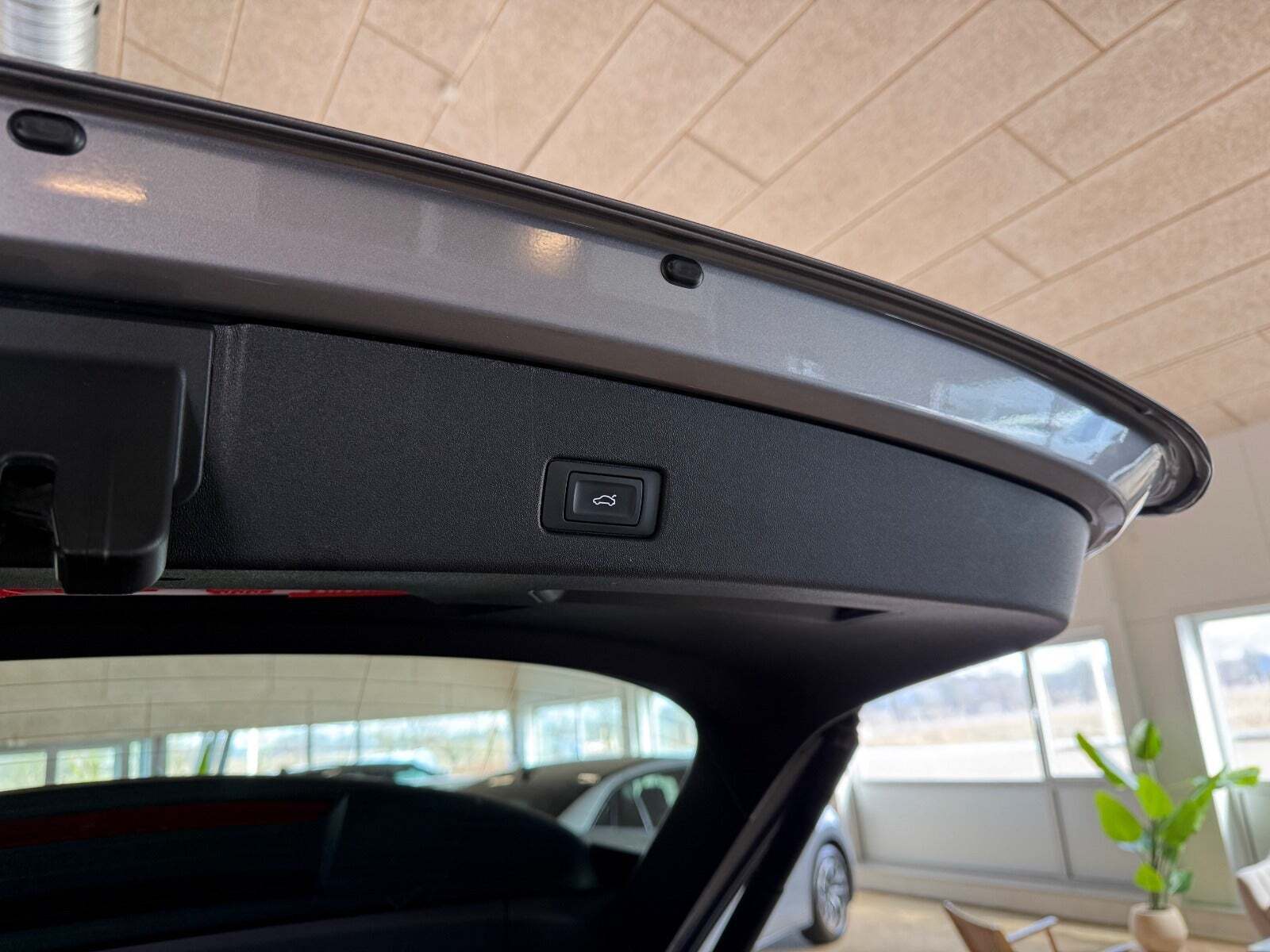 Grå Audi Q4 e-tron fra 2022