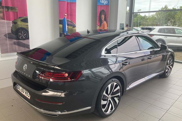 Grå VW Arteon fra 2018