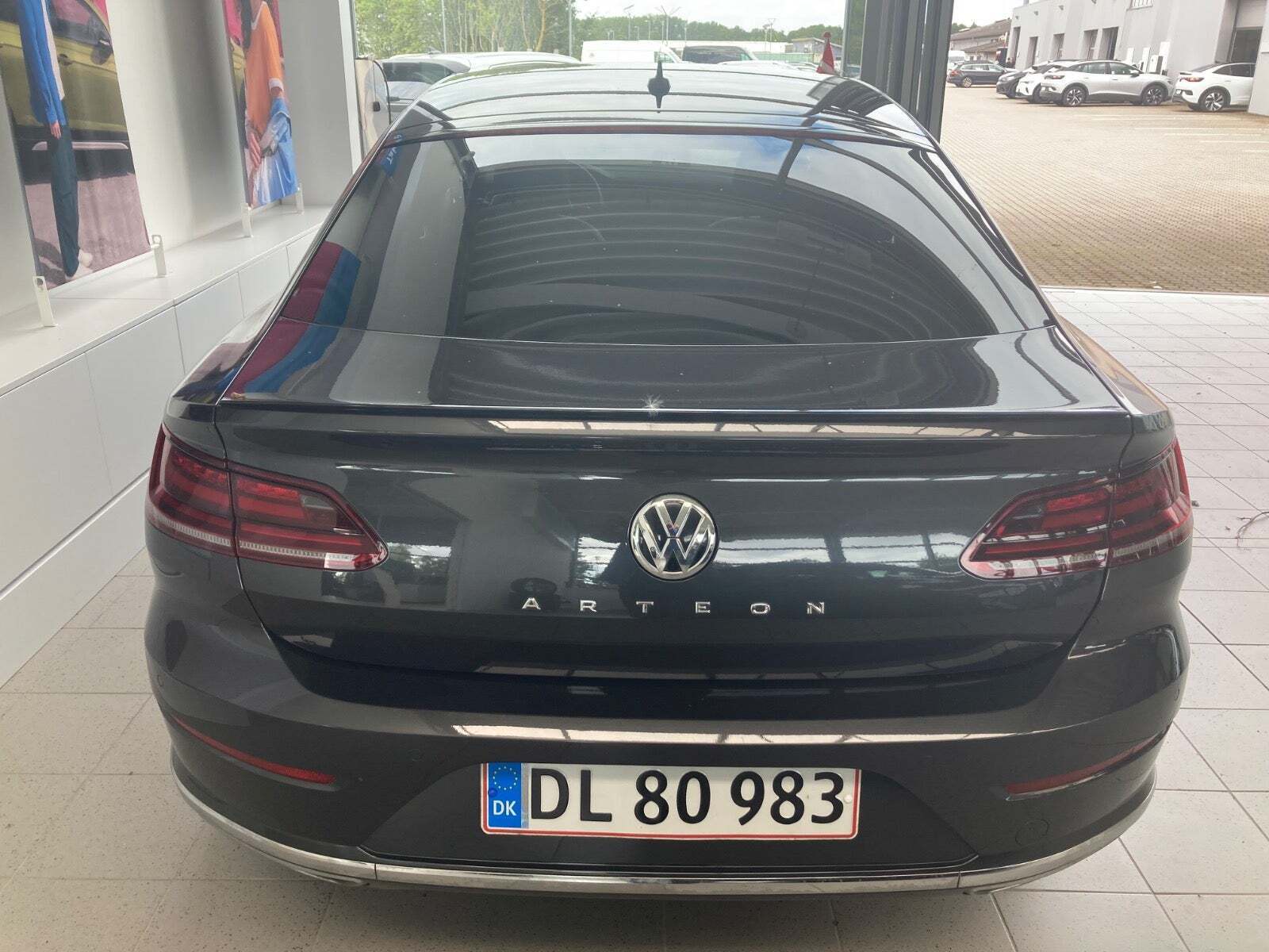 Grå VW Arteon fra 2018