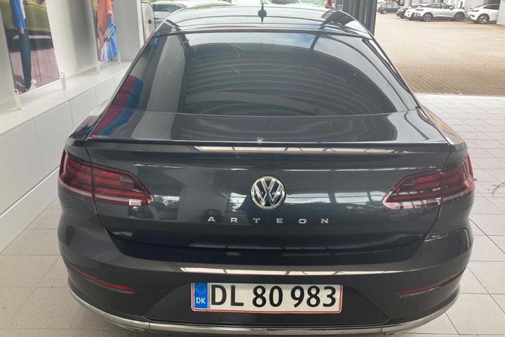 Grå VW Arteon fra 2018