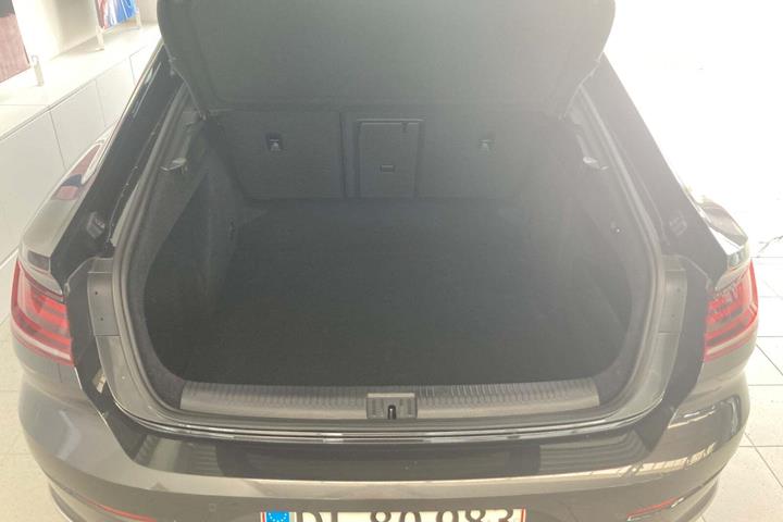 Grå VW Arteon fra 2018