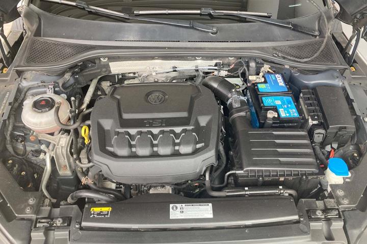 Grå VW Arteon fra 2018